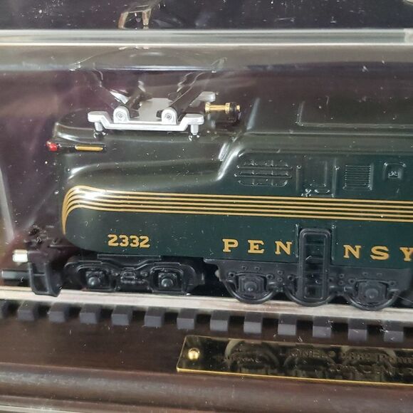 Hallmark Great American Railways Lionel 2332 Pennsylvania GG-1 Model in Case - Picture 3 of 9